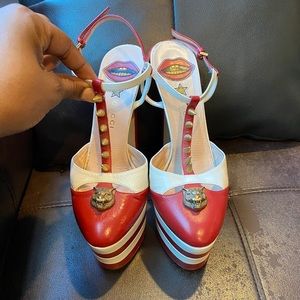 Gucci plat form hills